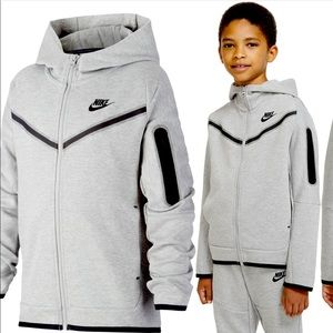 Nike sportswear tech zip hoodie Boys size Medium.